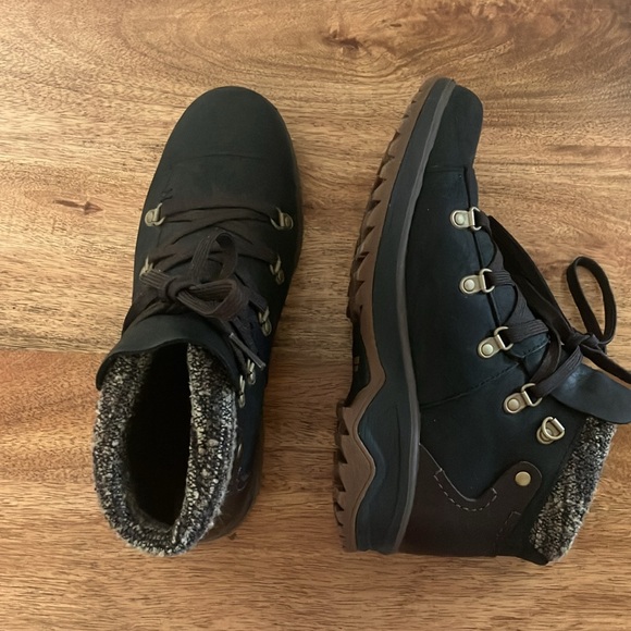 Merrell Insulated Hiking Boots 6.5 Waterproof Nubuck, Fleece Lined Black/Brown - Picture 7 of 12